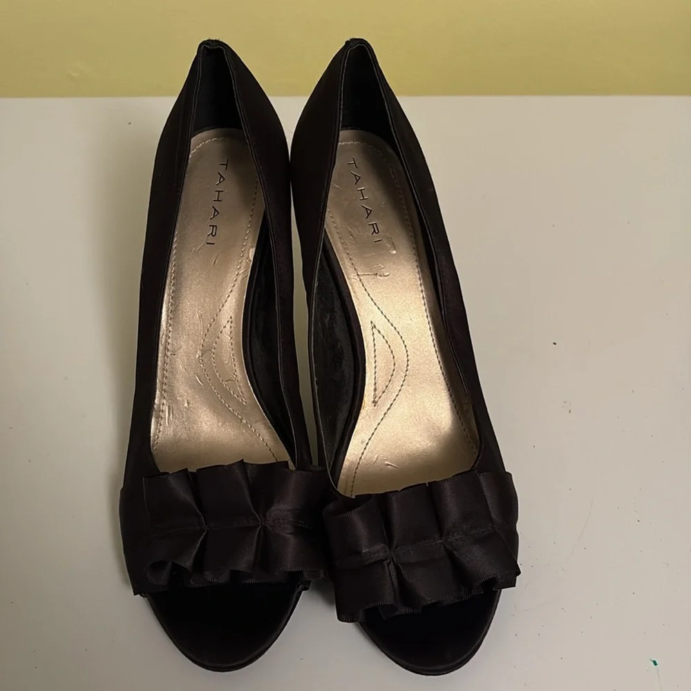 Tahari Sloan Black Satin Peep Toe Heels Size 9.5